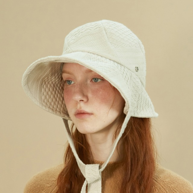 Twisted bell hat – Cotton ivory